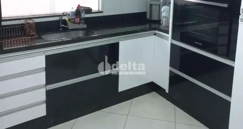 Casa residencial disponível para venda no bairro Luizote de freitas em Uberlândia MG