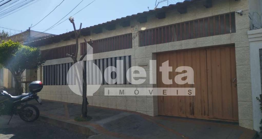 Casa residencial  disponível para venda no bairro Santa Mônica em Uberlândia-MG