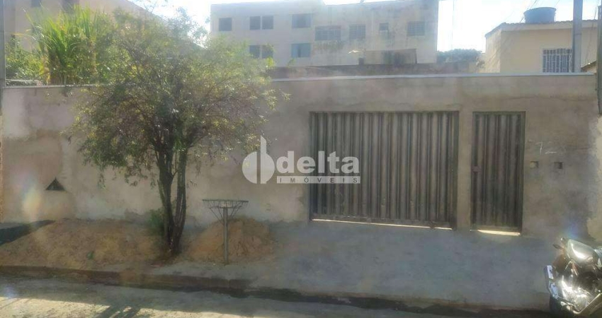 Casa disponível para venda no bairro Daniel Fonseca em Uberlândia-MG