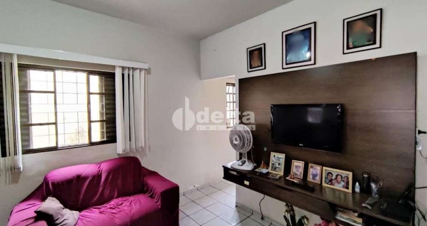 Casa residencial disponível para venda no bairro Chácaras Tubalina E Quartel em Uberlândia-MG.