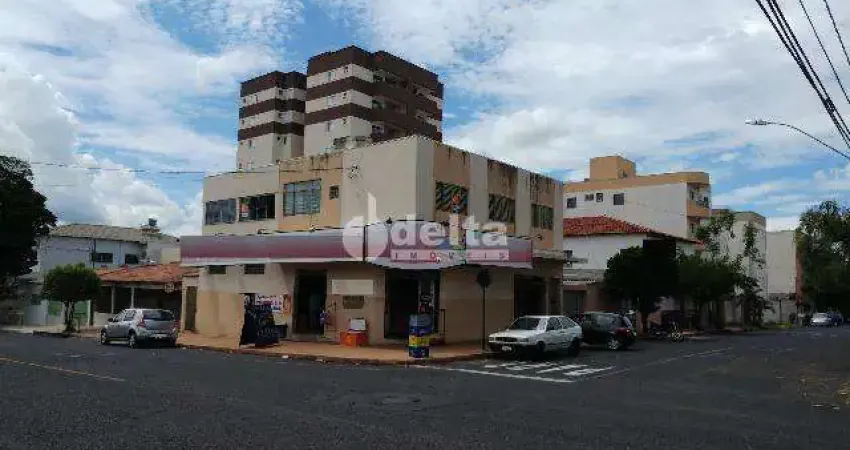 Casa residencial disponível para venda no bairro Santa Mônica em Uberlândia-MG