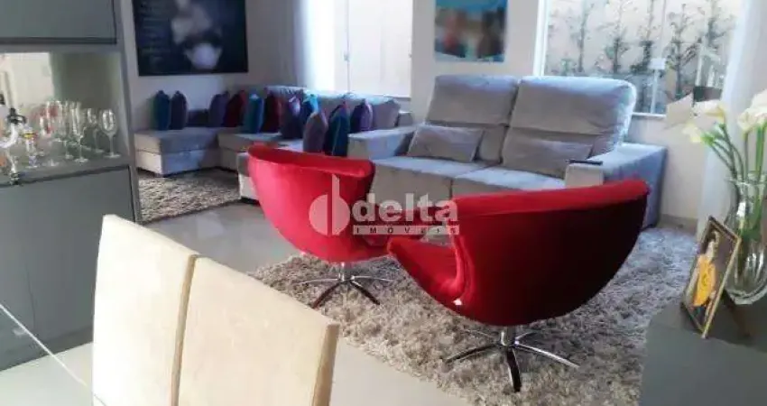 Casa com 3 quartos à venda no Jardim Europa, Uberlândia 