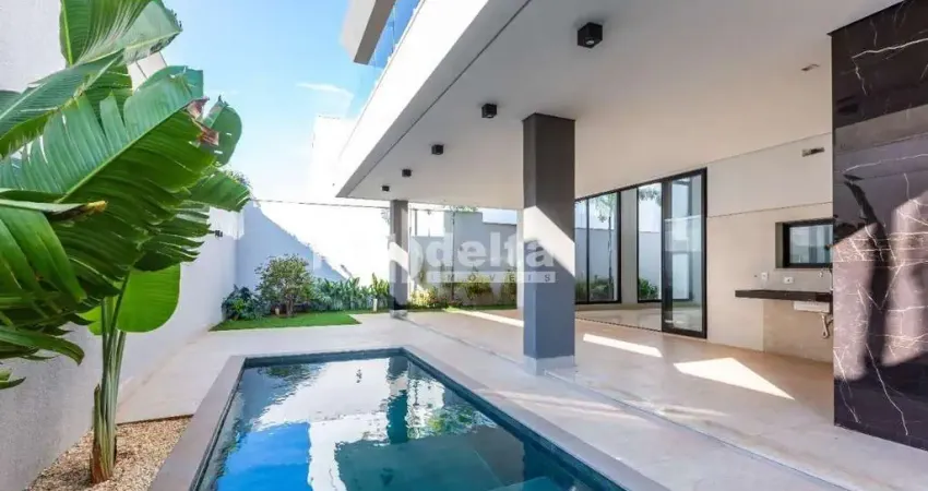 Casa no condomínio Jardim Versailles disponível para venda em Uberlândia-MG