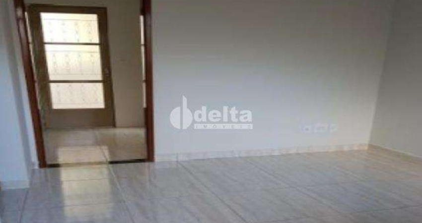 Casa disponível para venda no bairro Osvaldo Rezende em Uberlândia-MG