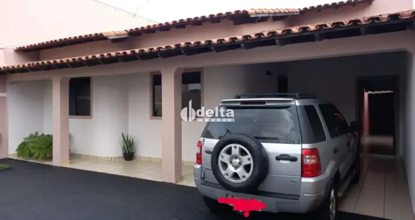 Casa residencial com 3 quartos sendo 1 suíte disponível para venda no bairro brasil em uberlândia - mg.