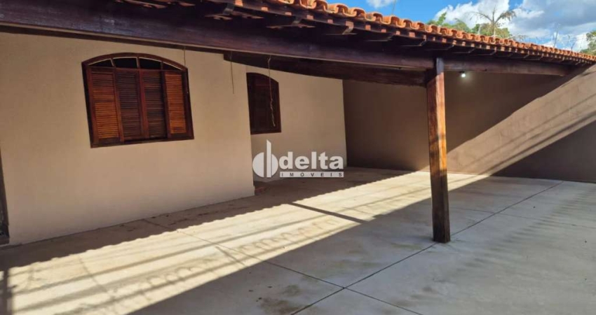 Casa residencial disponível para venda no bairro Cidade Jardim em Uberlândia-MG