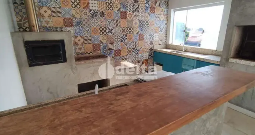 Casa residencial  disponível para venda no bairro Santa Mônica em Uberlândia-MG