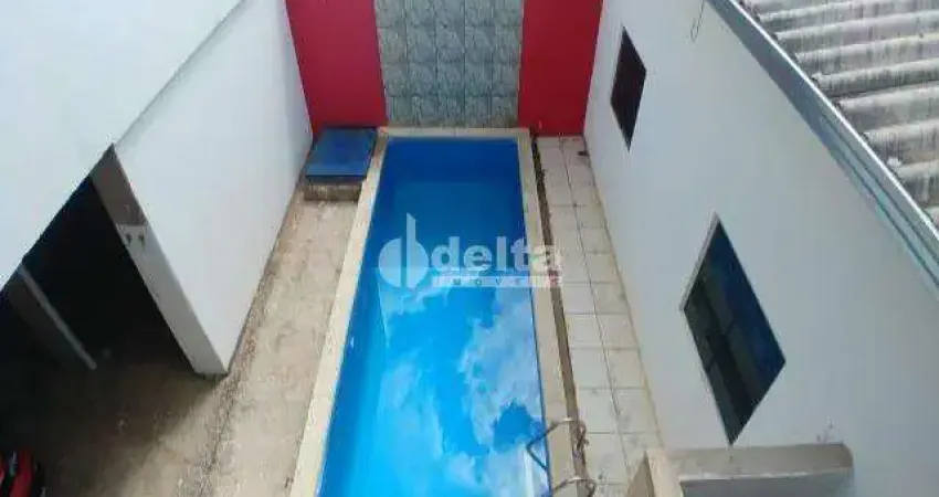 Casa com 3 quartos à venda no Dona Zulmira, Uberlândia 