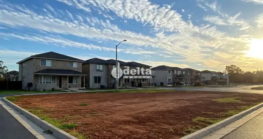 Terreno de esquina disponível para Venda 743,17 m² no bairro Jardim Europa em Uberlândia-MG
