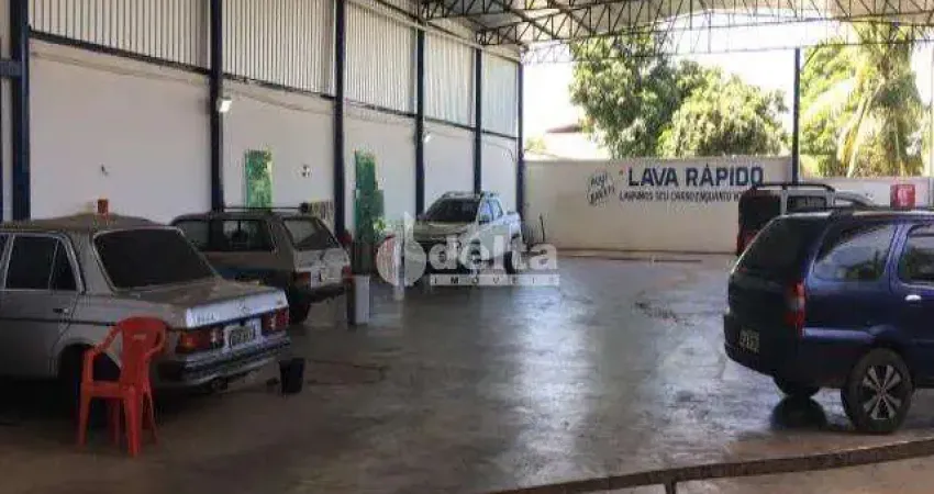 Galpão disponível para venda no bairro Umuarama em Uberlândia-MG