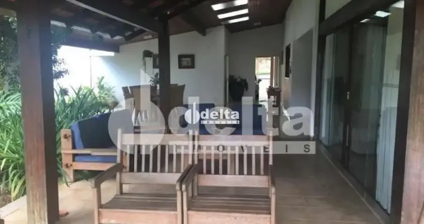 Casa no condomínio morada do sol disponível para venda em uberlândia-mg