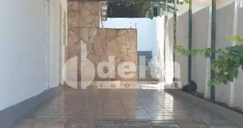 Casa Residencial disponível para venda no bairro Daniel Fonseca em Uberlândia-MG