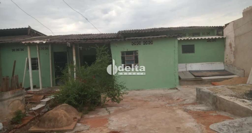 Casa Residencial disponível para venda no bairro Presidente Roosevelt em Uberlândia-MG
