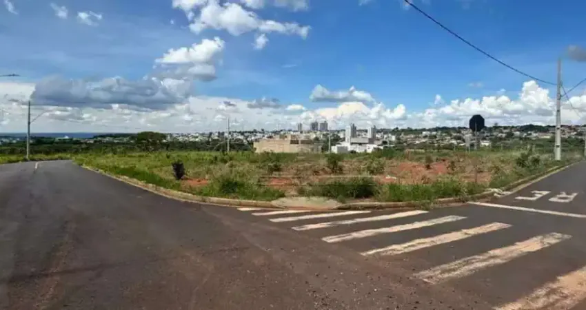 Terreno de esquina disponível para venda 382 m² no bairro Umuarama em Uberlândia-MG