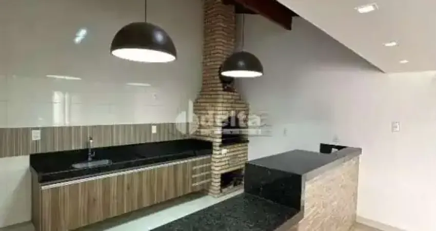 Casa disponível para locação e venda no bairro Bosque dos Buritis em Uberlândia-MG