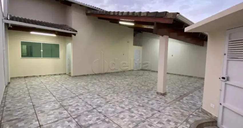 Casa residencial  disponível para venda no bairro Carajás em Uberlândia-MG