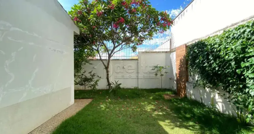 Casa residencial disponível para venda no bairro Tabajaras em Uberlândia-MG