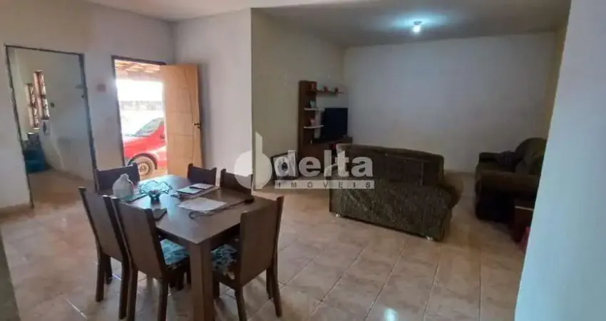 Casa disponível para venda no bairro Santa Mônica em Uberlândia-MG
