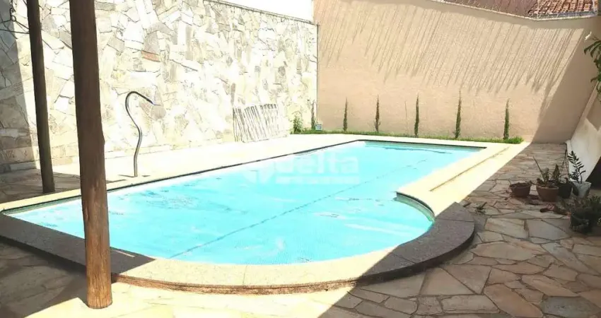 Casa residencial disponível para venda no bairro Santa Mônica em Uberlândia-MG
