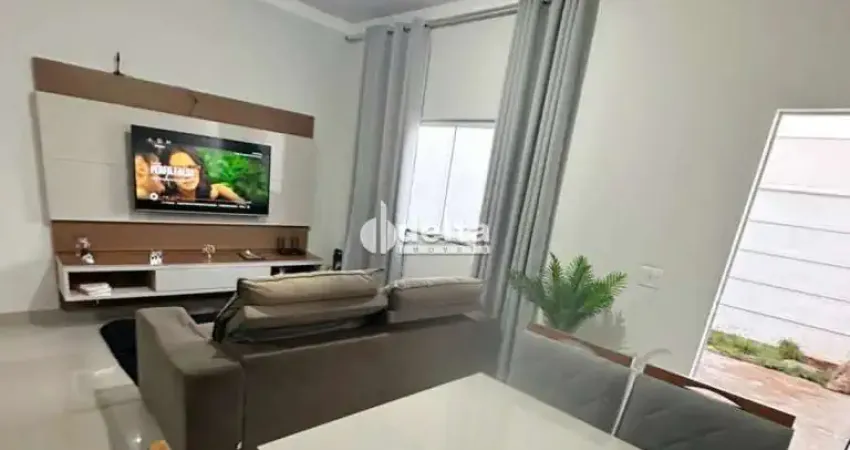 Casa geminada disponível para locação e venda no bairro Jardim Holanda em Uberlândia MG