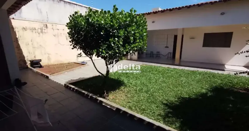 Casa disponível para venda no bairro Santa Mônica em Uberlândia MG
