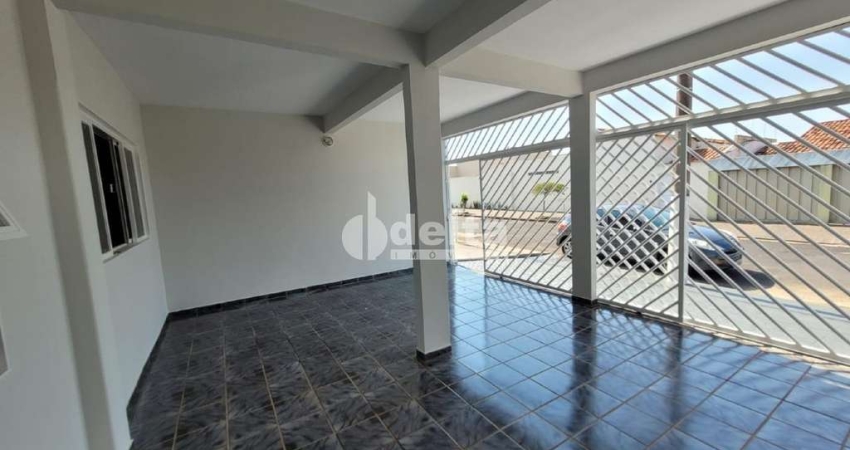 Casa disponível para venda no bairro Cidade Jardim em Uberlândia-MG