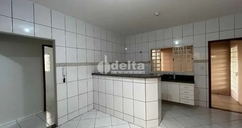 Casa Residencial disponível para venda no bairro Santa Mônica em Uberlândia-MG