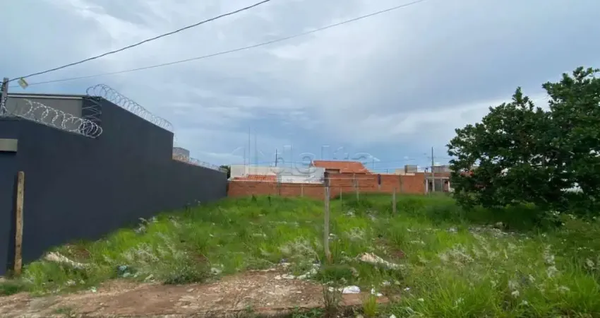 Terreno disponível para venda no bairro Jardim Ipanema em Uberlândia-MG.