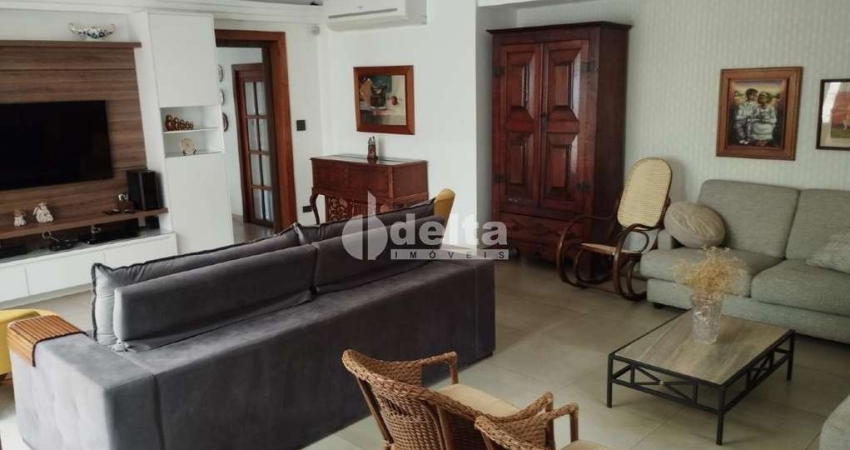 Casa com 3 quartos à venda em Saraiva, Uberlândia 