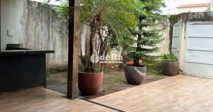 Casa residencial  disponível para venda no bairro Carajás em Uberlândia-MG