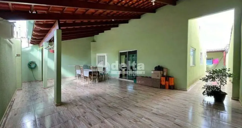 Casa com 4 quartos à venda no Jardim das Palmeiras, Uberlândia 