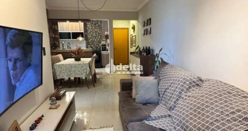 Apartamento residencial disponível para venda no bairro Segismundo Pereira em Uberlândia-MG