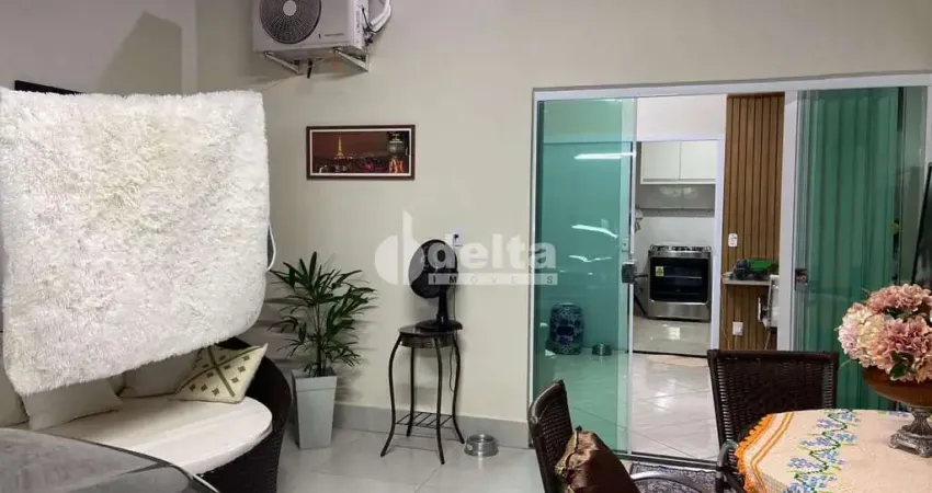 Casa residencial disponível para  venda no bairro Cidade Jardim em Uberlândia-MG