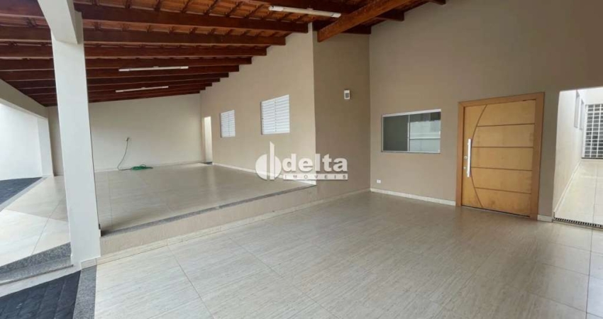 Casa Proximo ao Patio Sabiá, disponível para locação, bairro Tibery em Uberlândia-MG