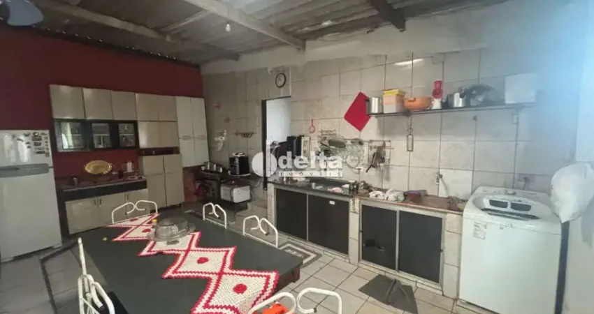 Casa residencial disponível para locação no bairro bom jesus em uberlândia-mg.