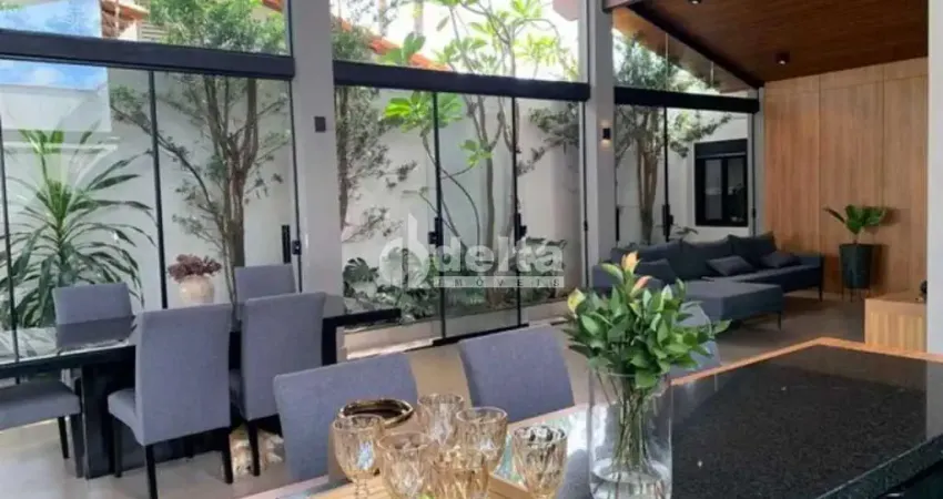 Casa residencial disponível para locação e venda no bairro Jardim Karaíba em Uberlândia MG