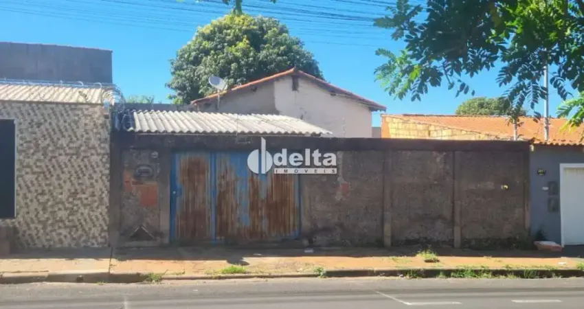 Casa residencial  disponível para venda no bairro Laranjeiras em Uberlândia-MG