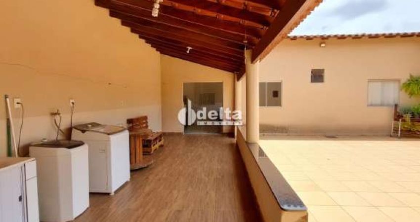 Casa residencial  disponível para venda no bairro São Jorge em Uberlândia-MG