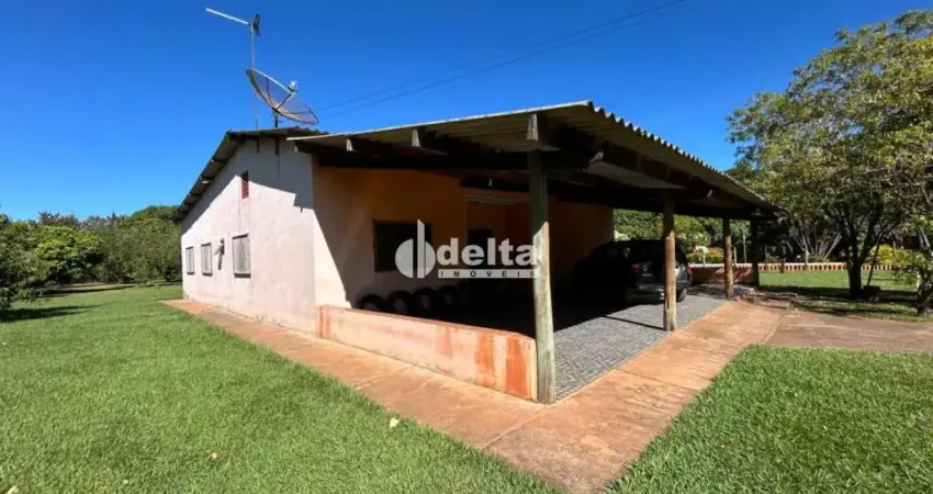 Chácara disponível para venda no bairro Jockey Camping em Uberlândia-MG