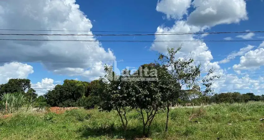 Área disponível para venda 1.000 m² no bairro Morada Nova em Uberlândia-MG