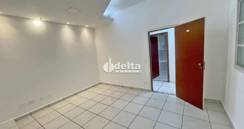 Casa comercial disponível para locação no bairro Centro em Uberlândia-MG