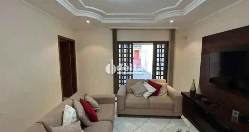 Casa residencial disponível para venda no bairro santa mônica em uberlândia-mg.