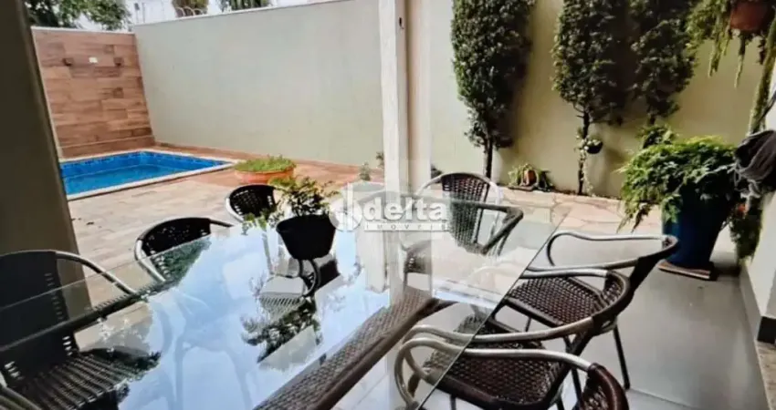 Casa no condomínio Royal Park disponível para venda em Uberlândia-MG