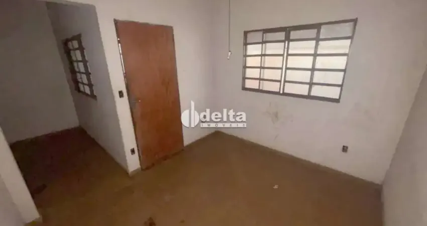Casa residencial disponível para venda no bairro Saraiva em Uberlândia-MG.