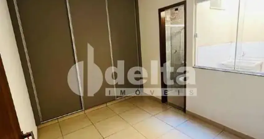 Prédio comercial disponível para venda no bairro São Jorge em Uberlândia-MG
