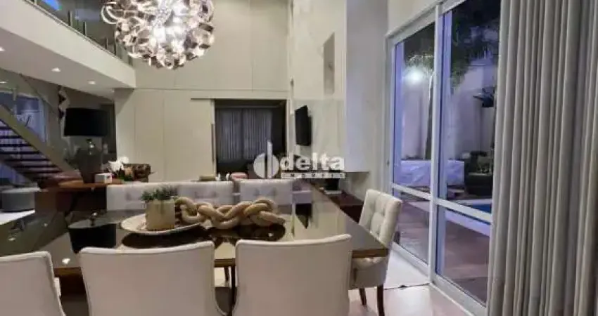 Casa no condomínio Jardim Versailles disponível para venda em Uberlândia-MG