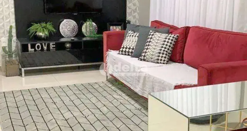 Casa disponível para venda no bairro Alto Umuarama em Uberlândia-MG