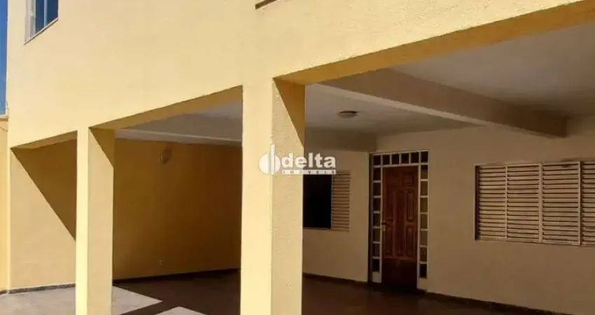 Casa disponível para venda no bairro Segismundo Pereira em Uberlândia-MG