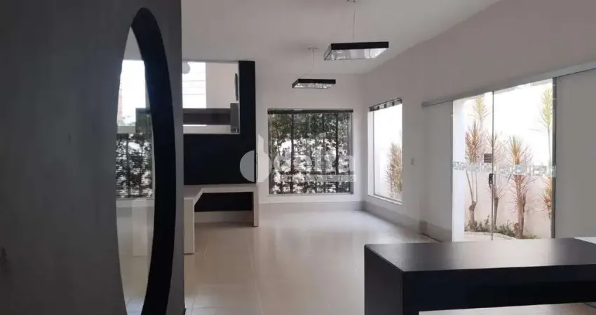 Casa residencial e comercial disponível para venda no bairro Fundinho em Uberlândia-MG