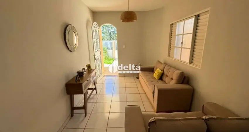 Casa residencial disponível para locação no bairro Cidade Jardim em Uberlândia-MG.